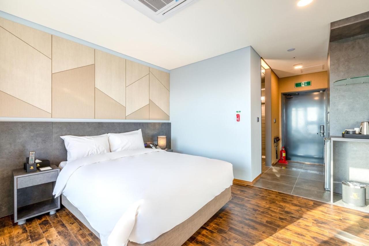 Urban-Est Hotel Goyang Exterior photo
