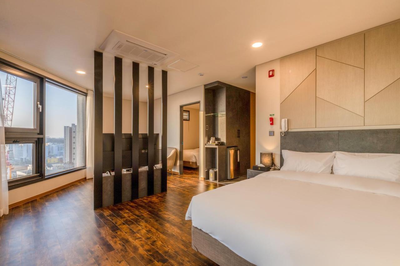 Urban-Est Hotel Goyang Exterior photo