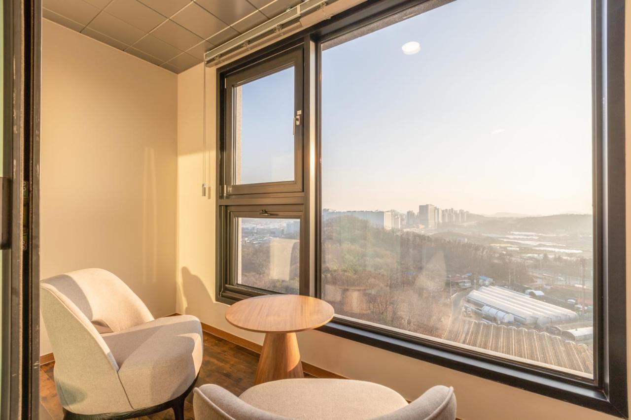 Urban-Est Hotel Goyang Exterior photo