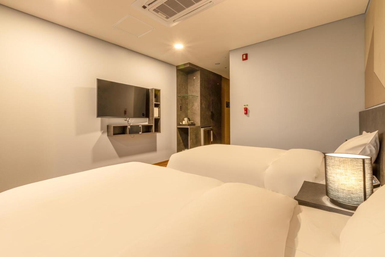 Urban-Est Hotel Goyang Exterior photo