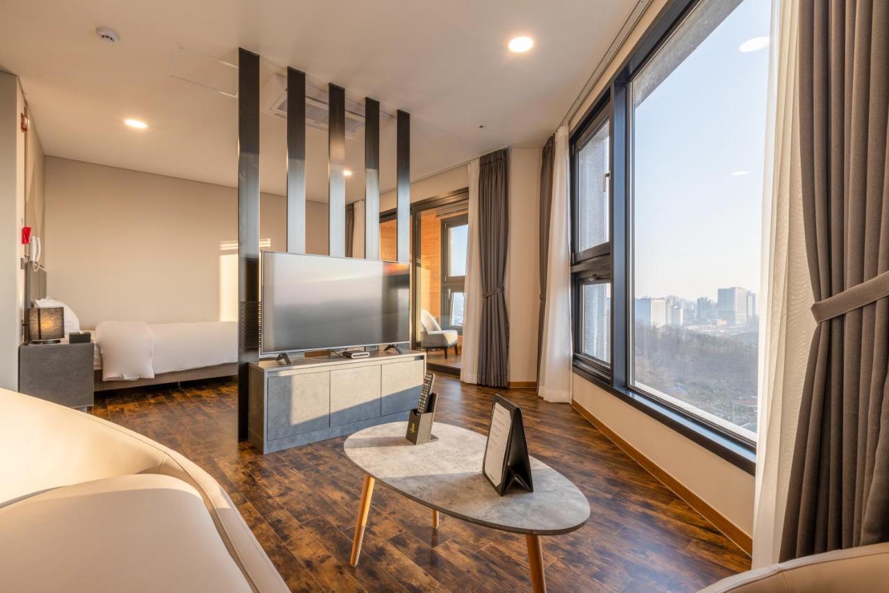 Urban-Est Hotel Goyang Exterior photo