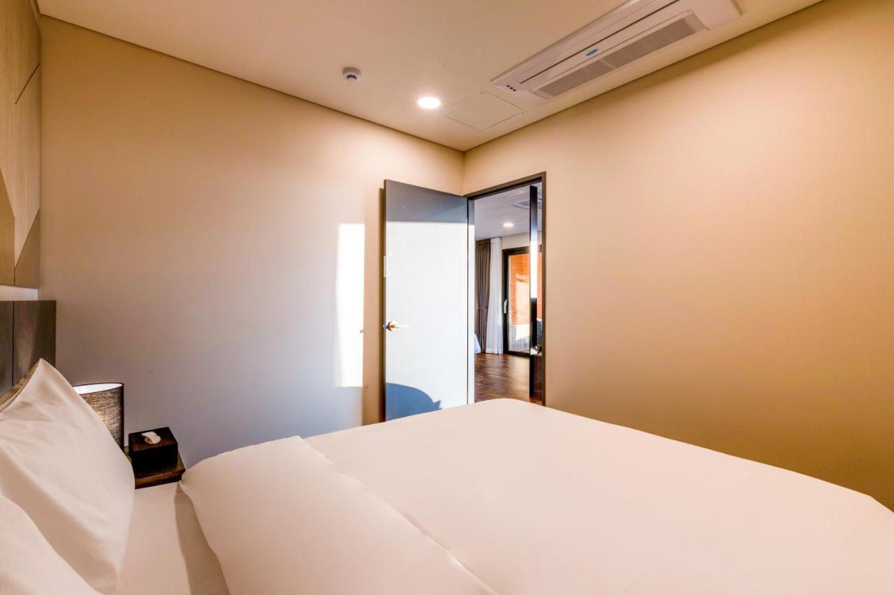 Urban-Est Hotel Goyang Exterior photo